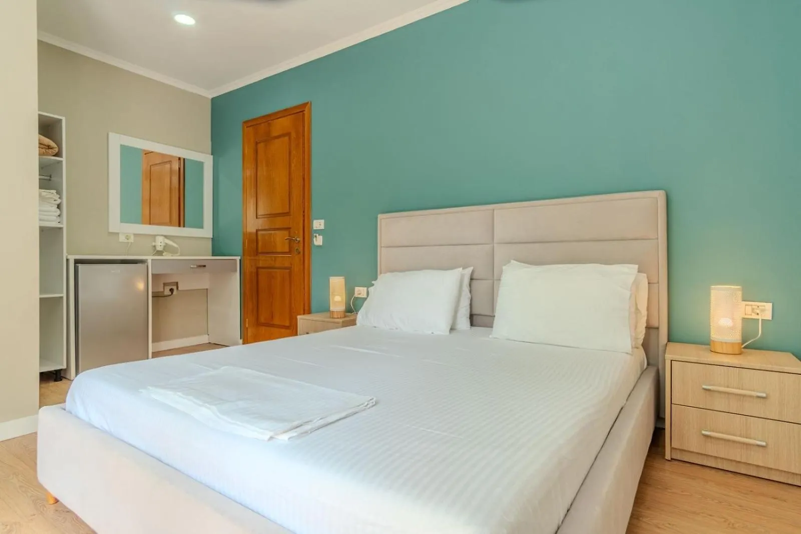 Hotel Aphrodite'S Garden Himare