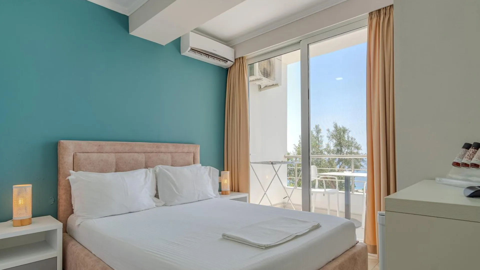 Aphrodite'S Garden Himare Hotel