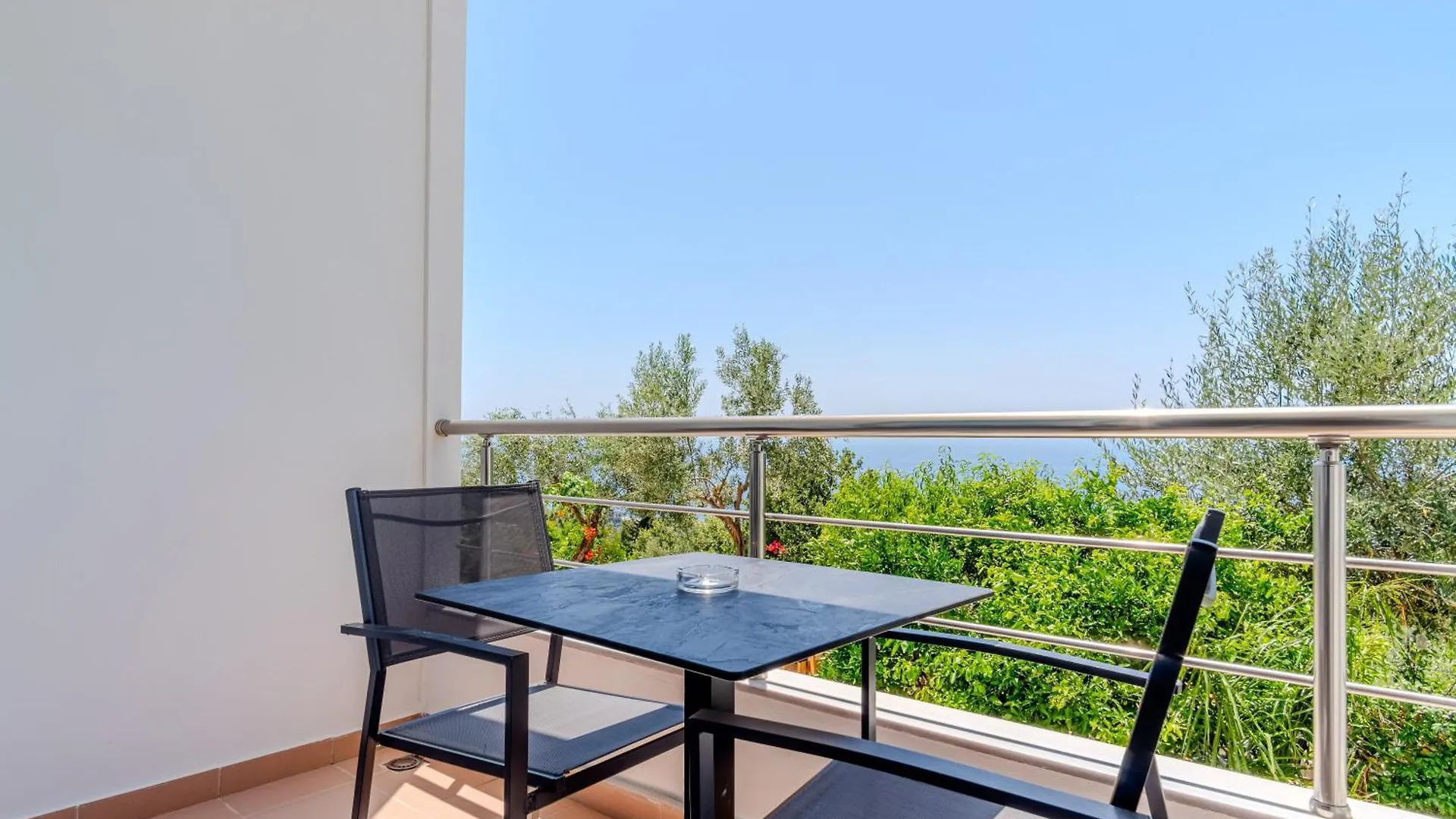 Hotel Aphrodite'S Garden Himare