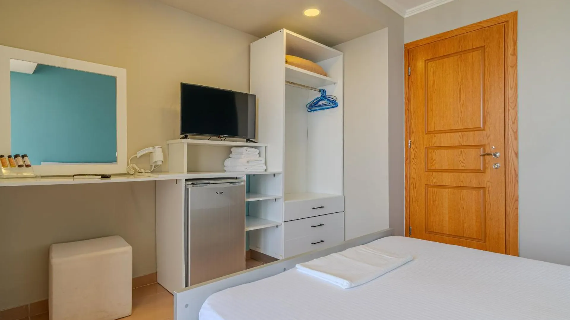 Aphrodite'S Garden Himare Hotel