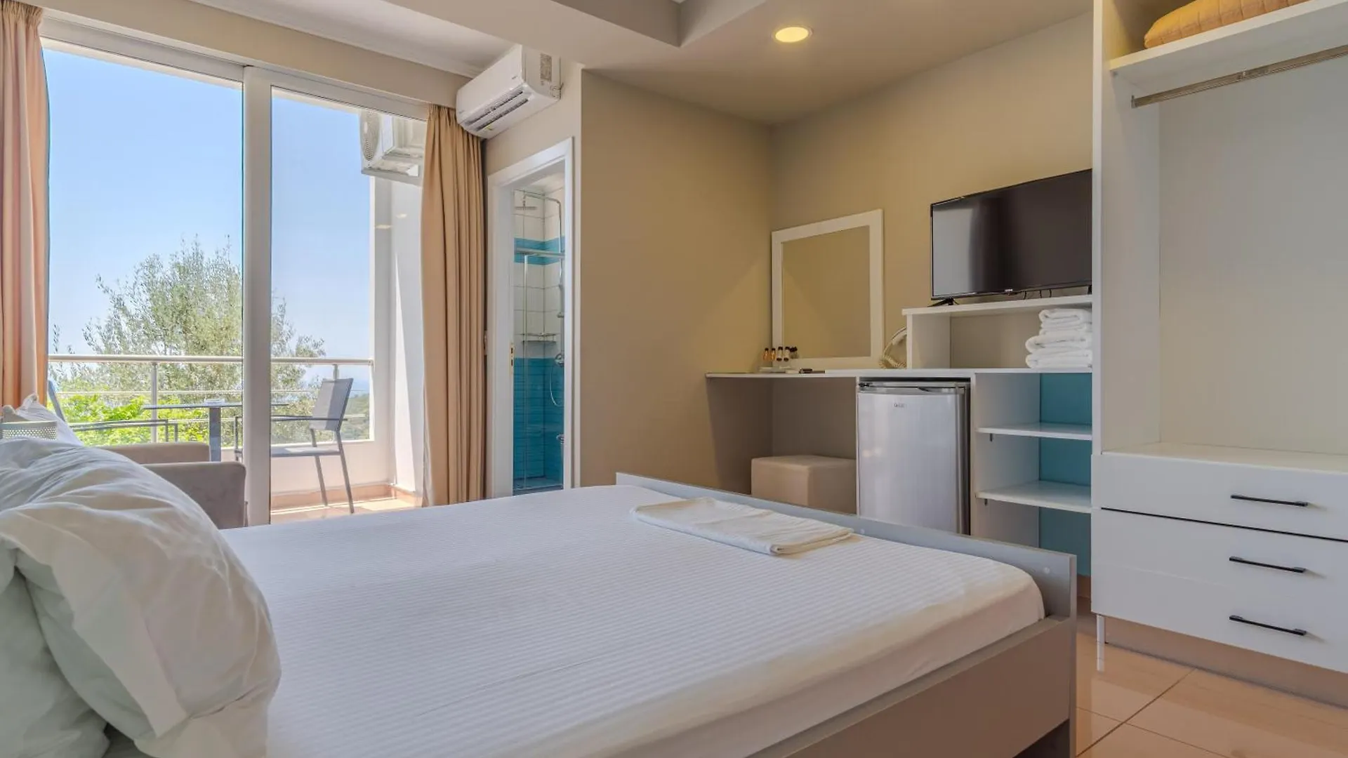 Hotel Aphrodite'S Garden Himare