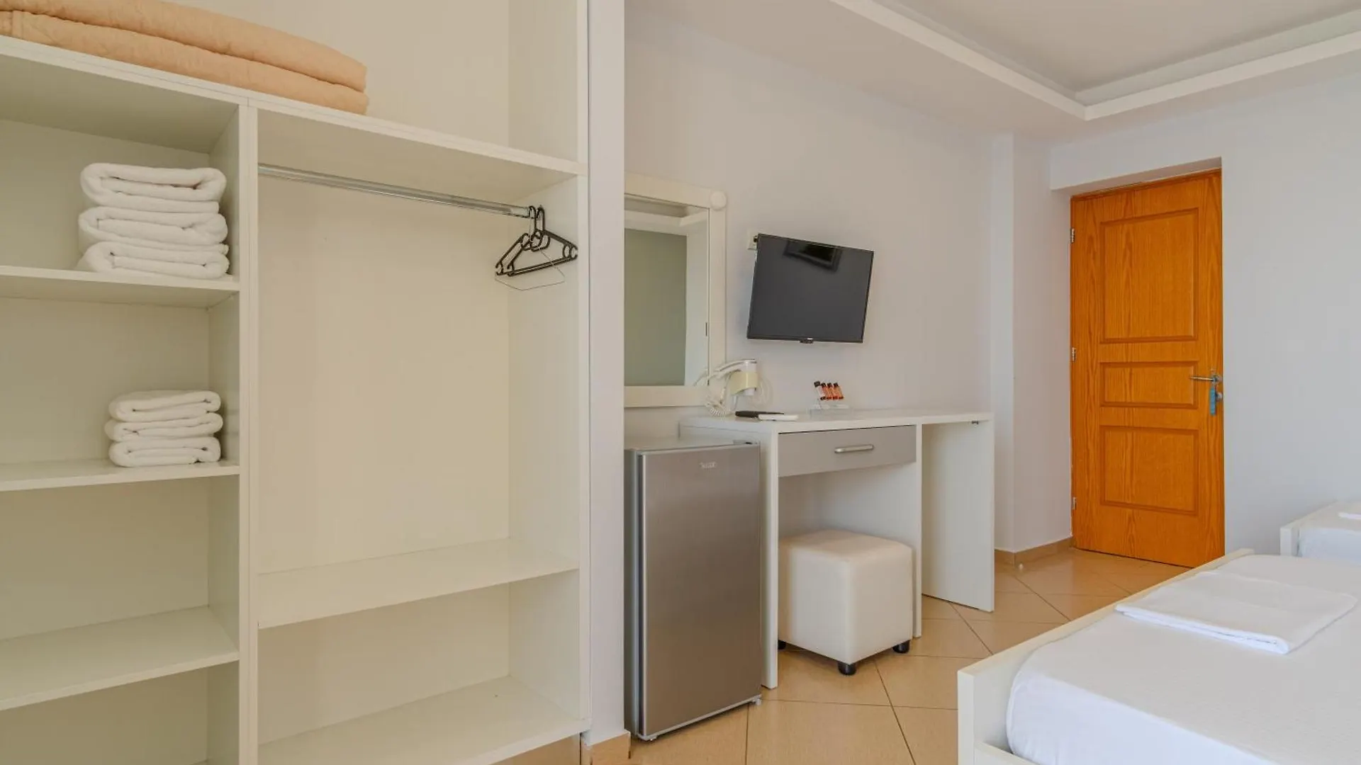 Hotel Aphrodite'S Garden Himare