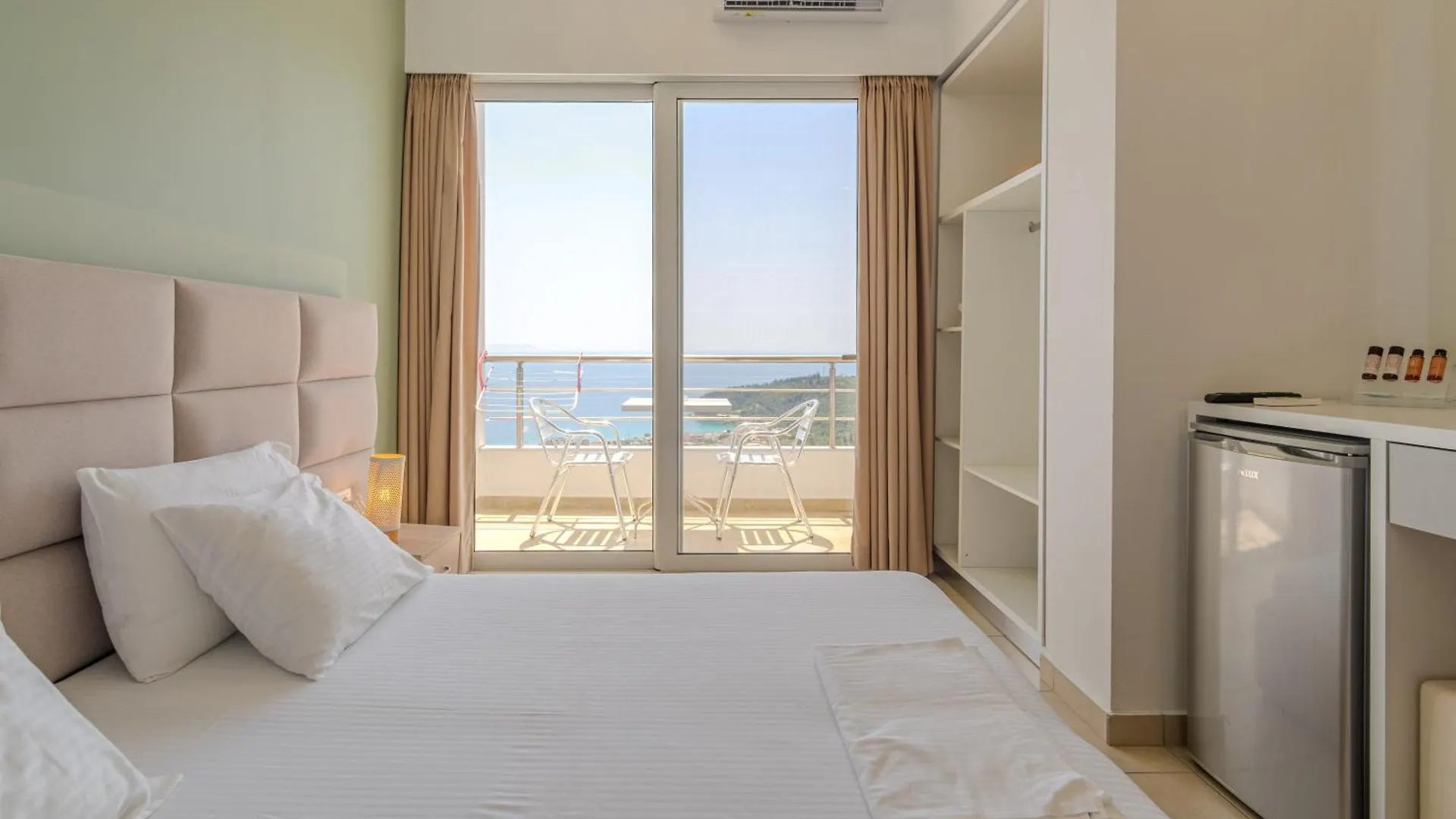 Aphrodite'S Garden Himare